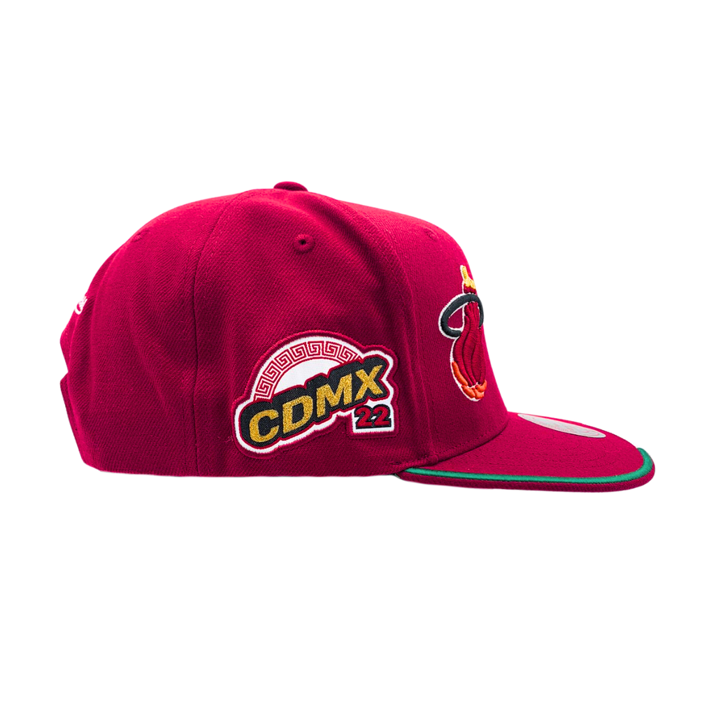 Gorra Mitchell & Ness Miami Heat Game Piramid Mexico