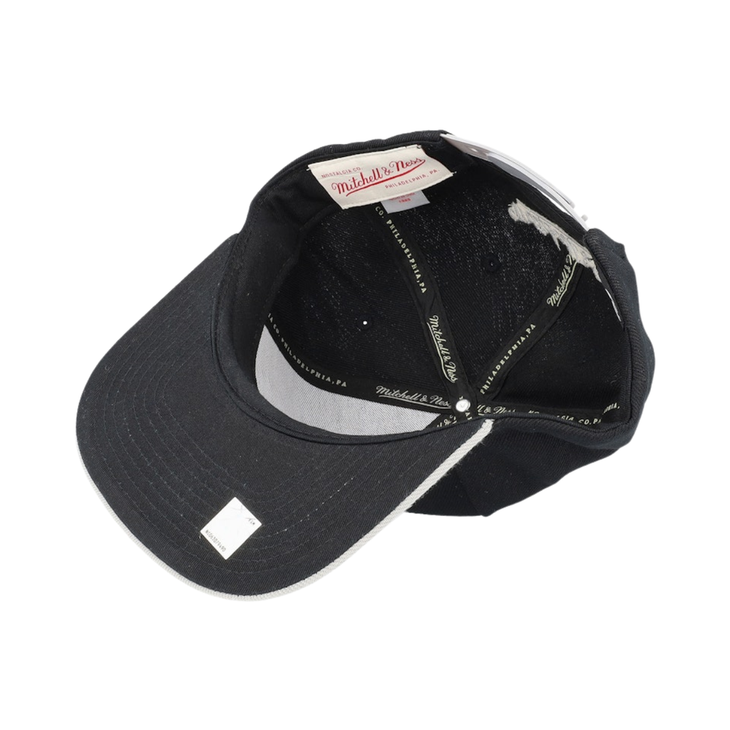 Gorra Mitchell & Ness Brooklyn Nets 8 Bit XL